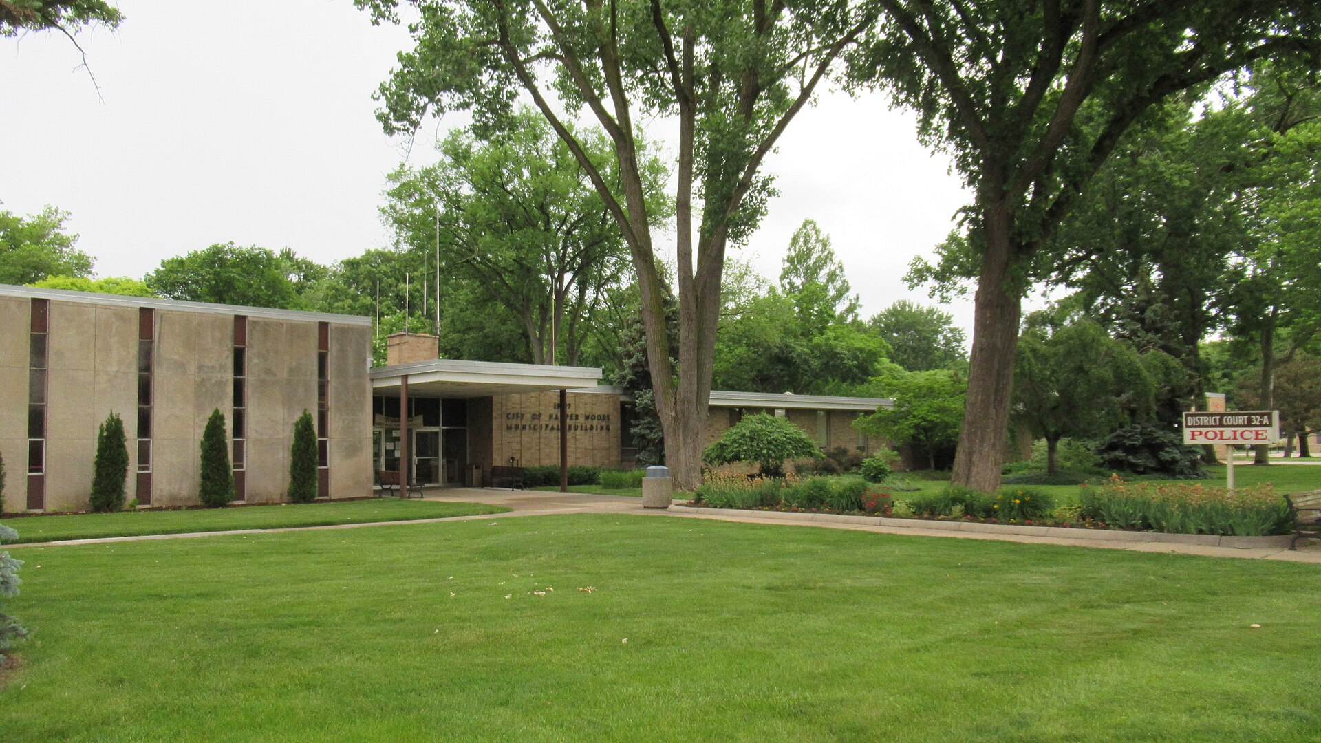 Harper Woods, Michigan, a Wayne County city on the Eight Mile line