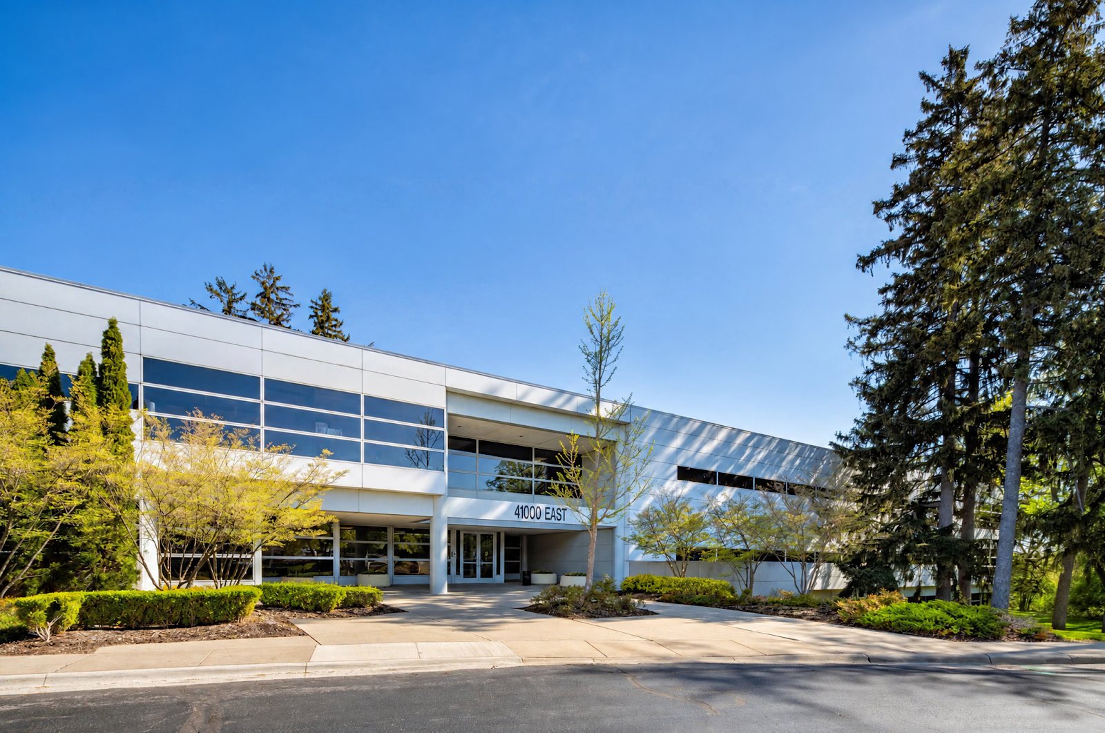 The 41000 East office building in Bloomfield Hills, Michigan, home of CFH Insurance Consultants.