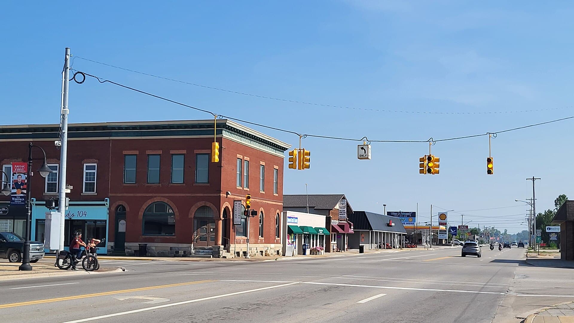 Brick storefronts at a downtown intersection in Standish, Michigan — CFH Insurance Consultants group health insurance and employee benefits consulting for Standish, MI employers