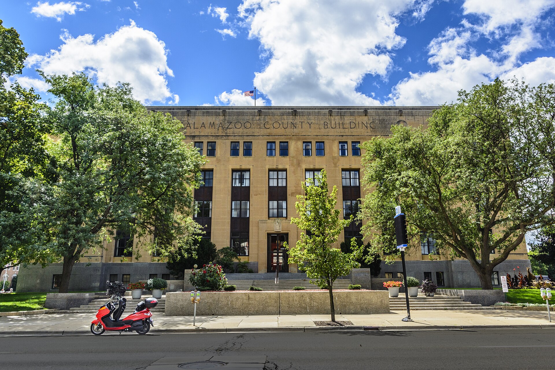 Kalamazoo County Courthouse in downtown Kalamazoo, Michigan — CFH Insurance Consultants group health insurance and employee benefits consulting for Kalamazoo, MI employers